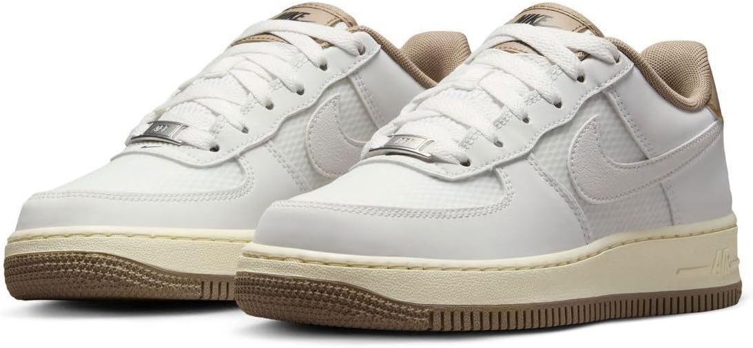 [ナイキ]エア フォース 1 LV8 4 GSnike J AIR FORCE 1 LV8 4 GS【品番】HF6924-100【カラー】 サミットホワイト/サミットホワイト/ベージュ 【状態】正規品