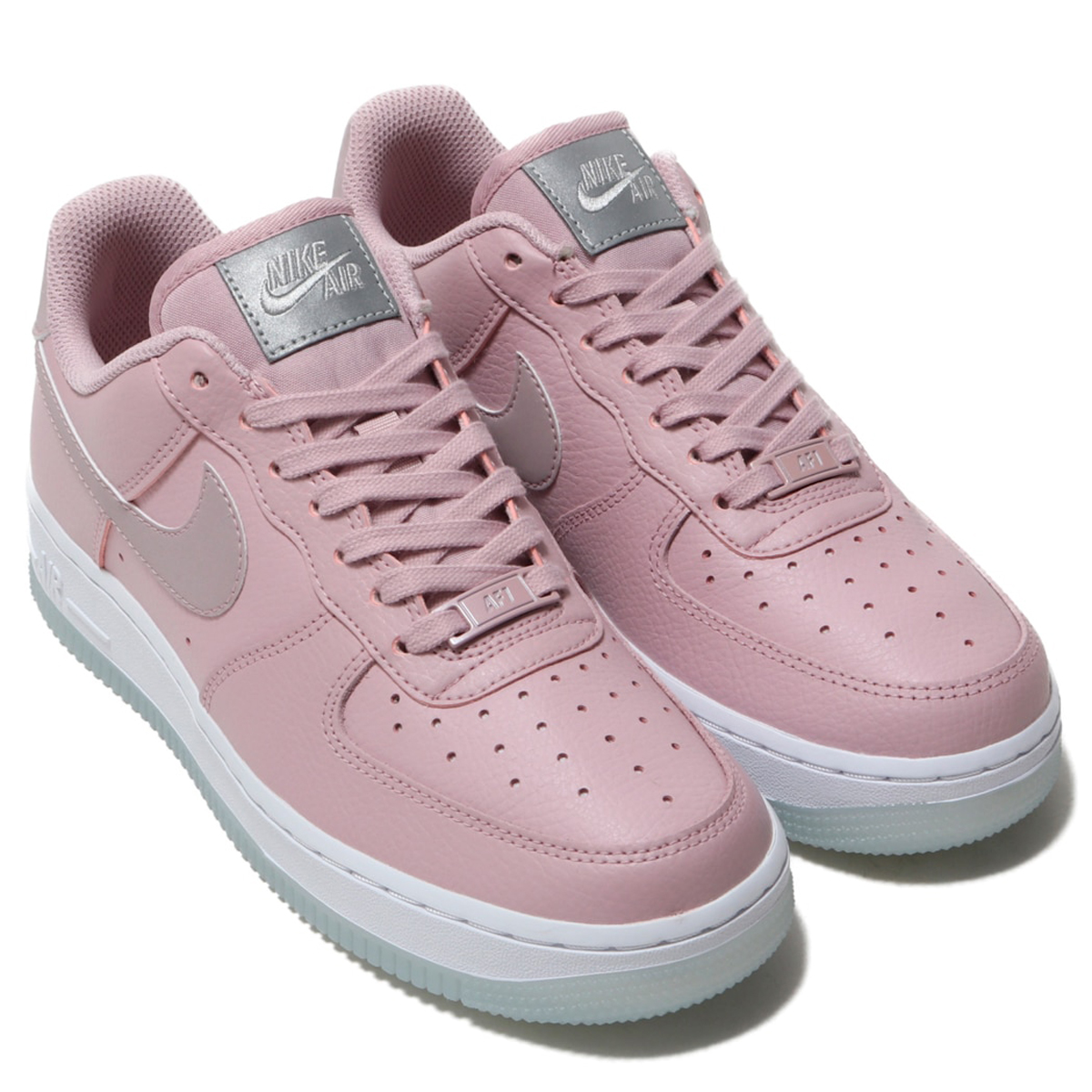 [ナイキ] 日本国内正規品 ウィメンズ エア フォース 1 '07 エッセンシャル [WMNS AIR FORCE 1 '07 